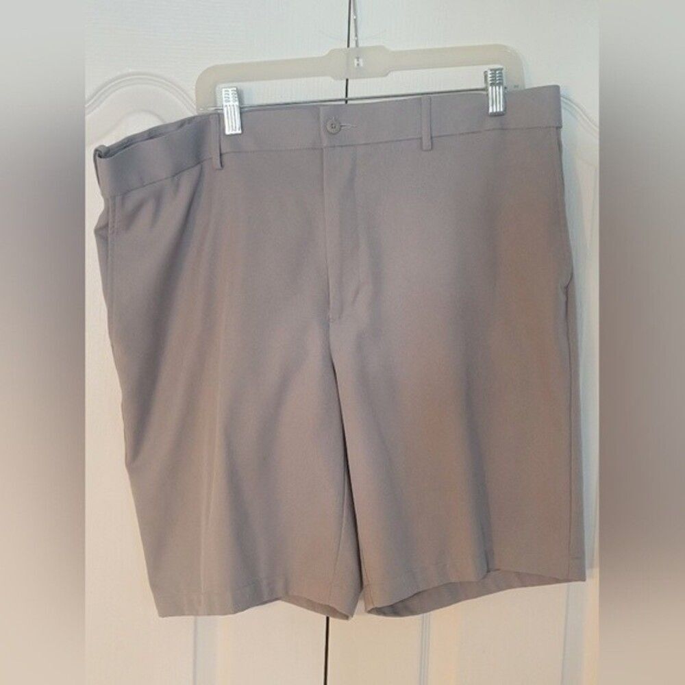 Grand Slam Performance Beige Golf Shorts Size 40